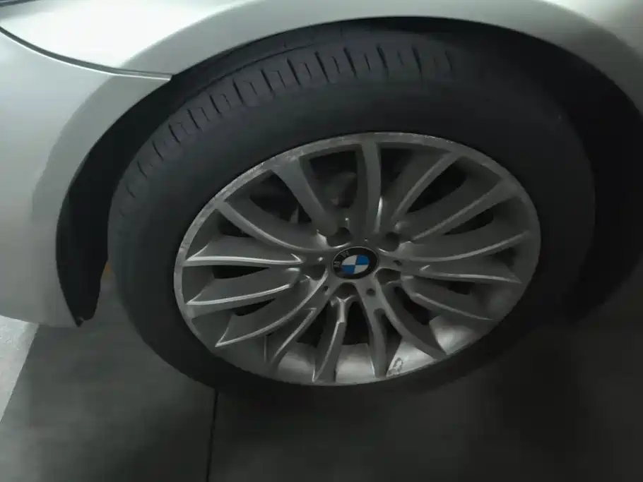 BMW 5 Series — миниатюра 6