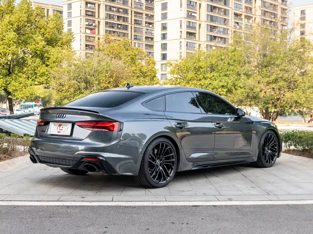 AUDI RS 5