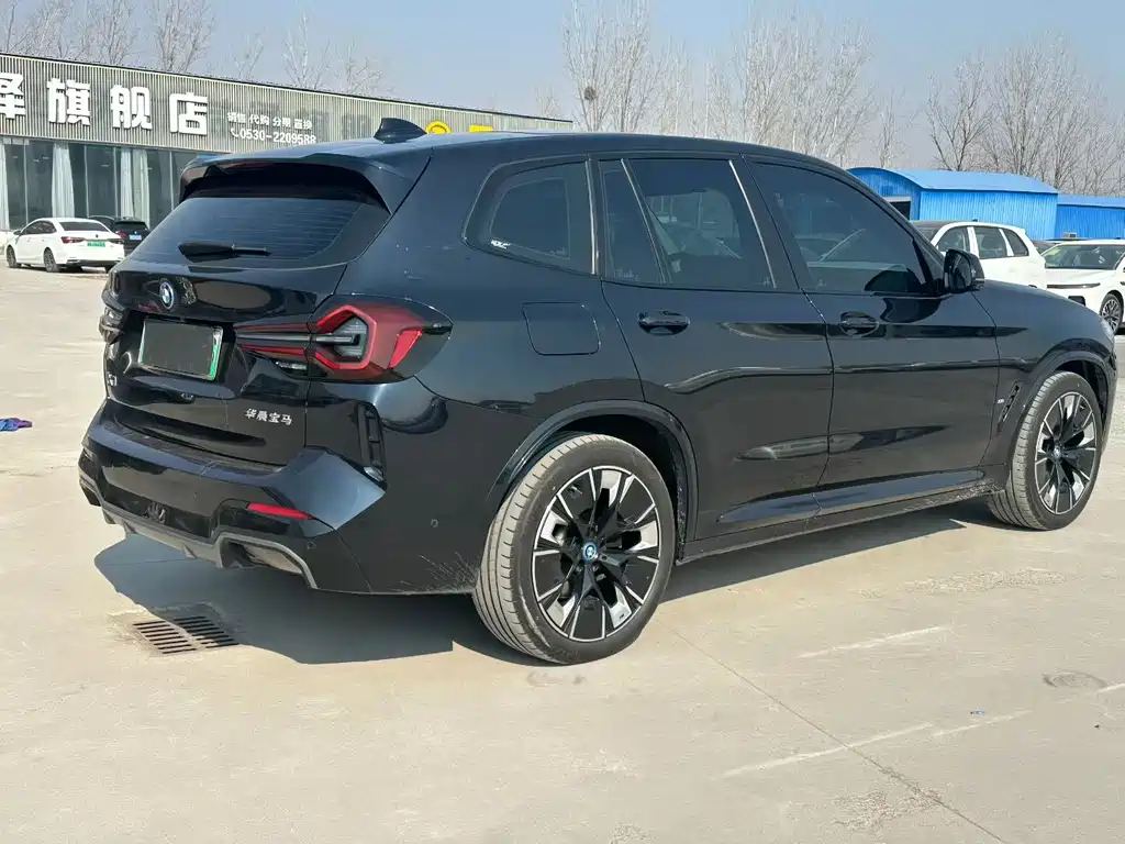 BMW IX3