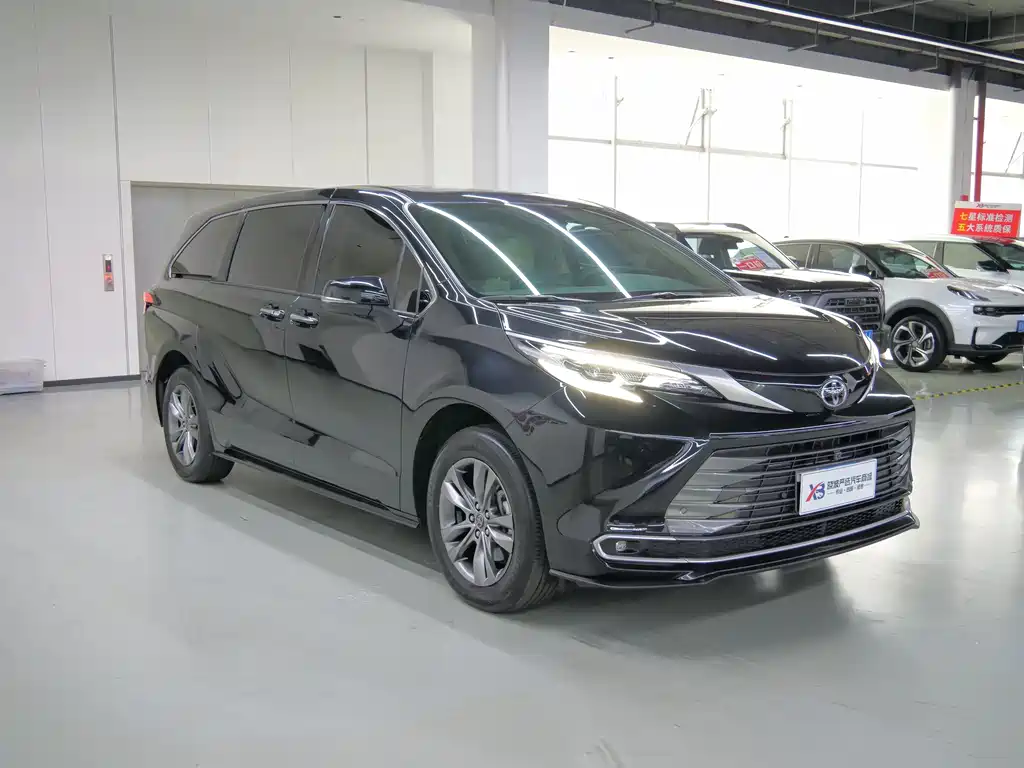 Toyota Sienna — миниатюра 3