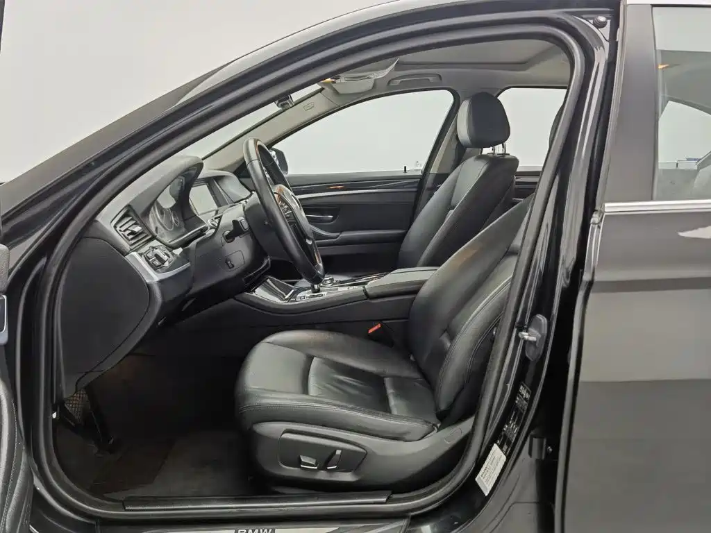 BMW 5 Series — миниатюра 10