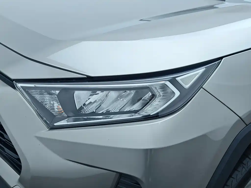 Toyota RAV4 — миниатюра 8