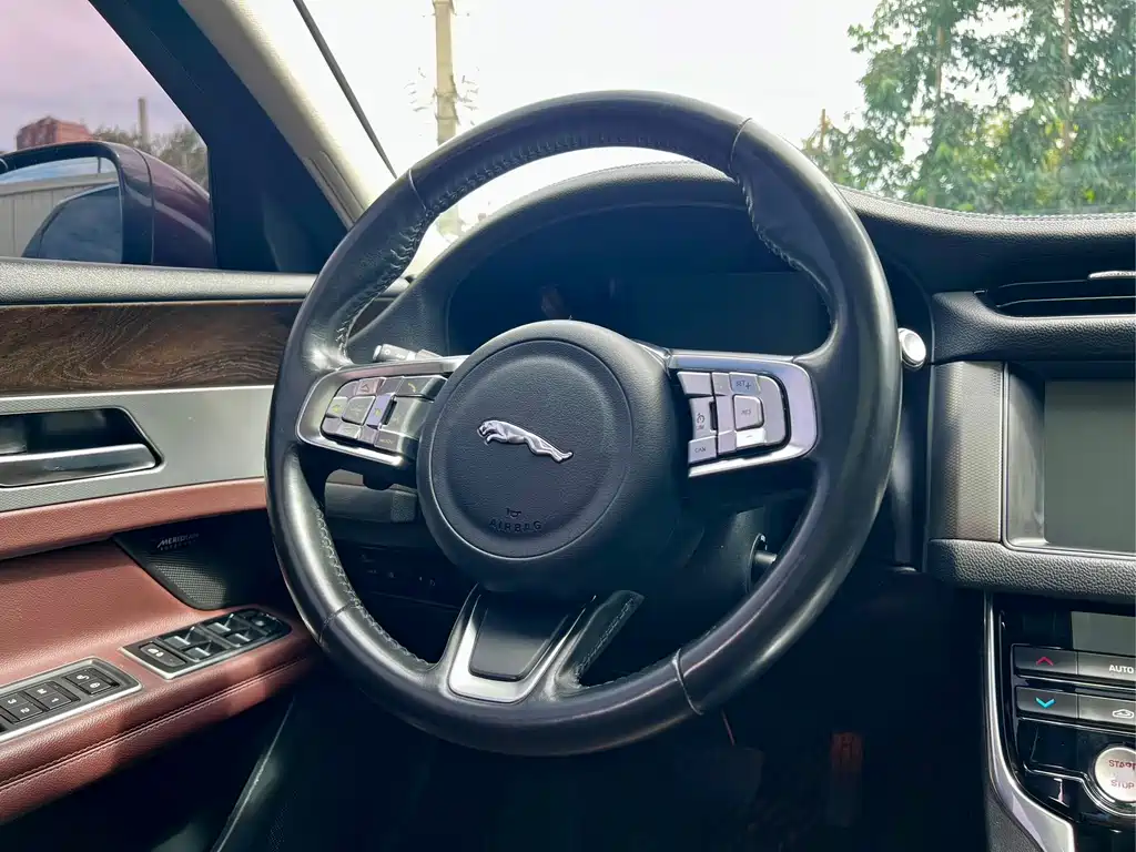 Jaguar XFL — миниатюра 12