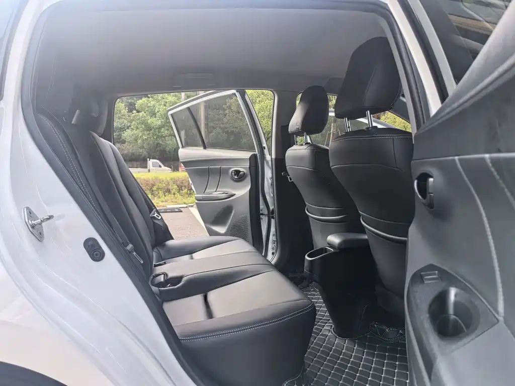 Toyota Yaris L — миниатюра 9