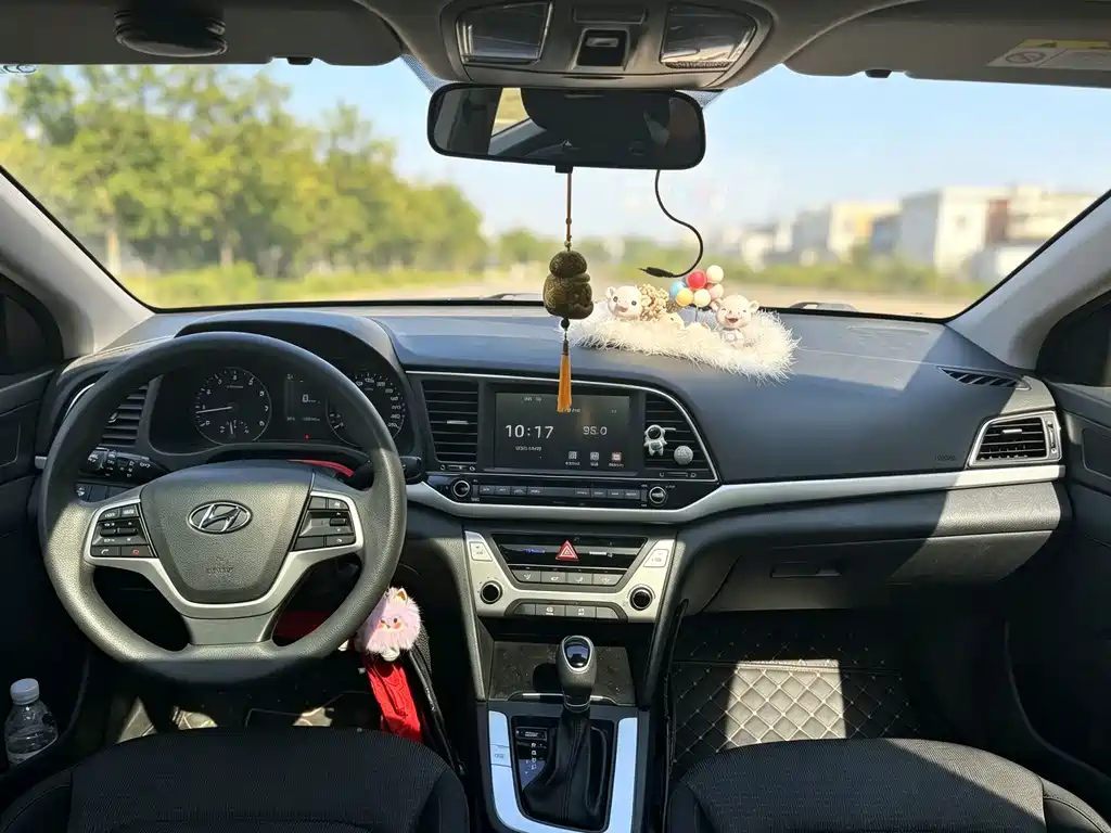 Hyundai Elantra — миниатюра 8