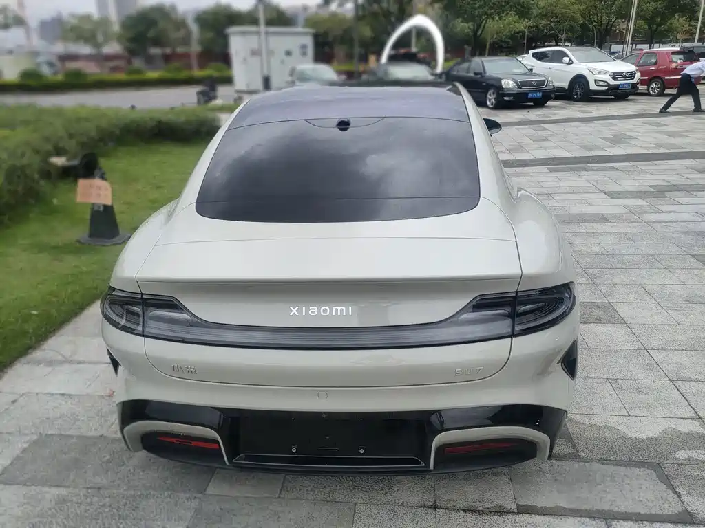 Xiaomi SU7 — миниатюра 5