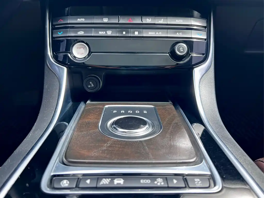 Jaguar XFL — миниатюра 14