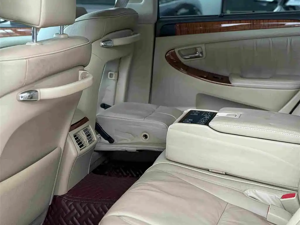 Toyota Crown — миниатюра 5