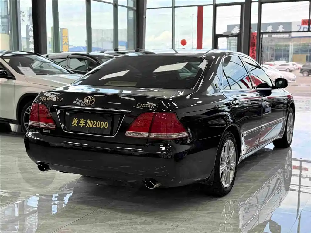 Toyota Crown — миниатюра 9