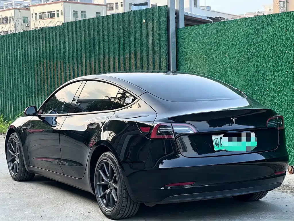 Tesla Model 3 — миниатюра 9