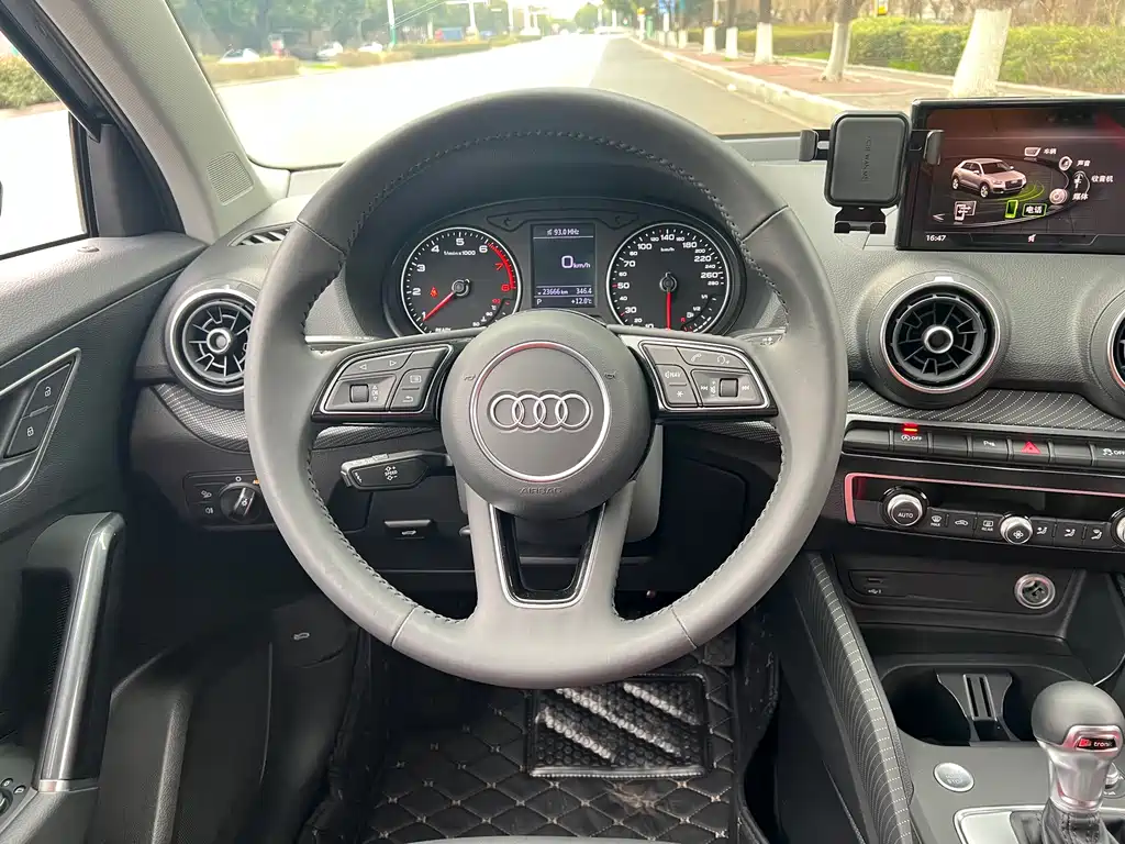 AUDI Q2L