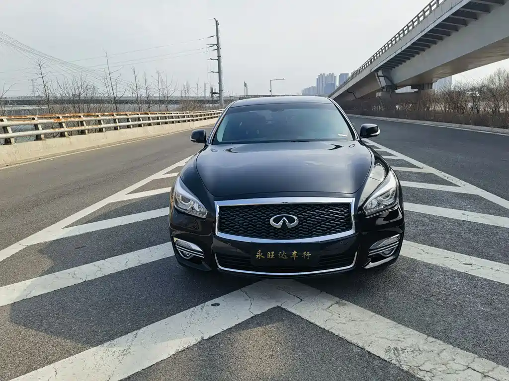 INFINITI Q70