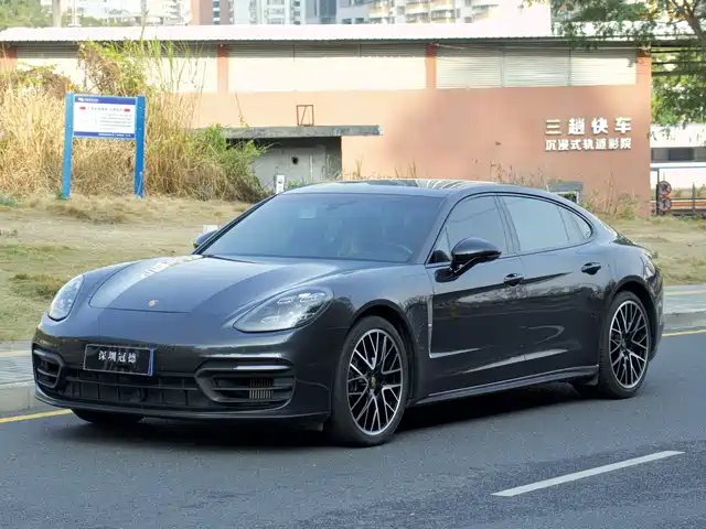 PORSCHE PANAMERA