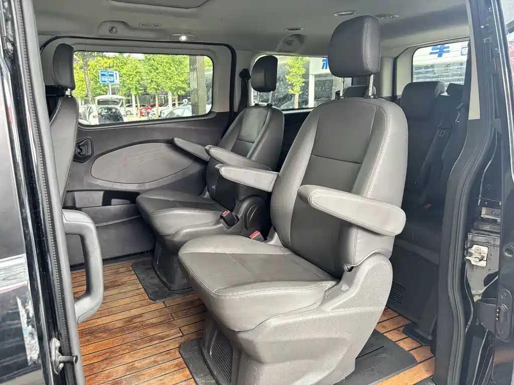 Ford Tourneo — миниатюра 8
