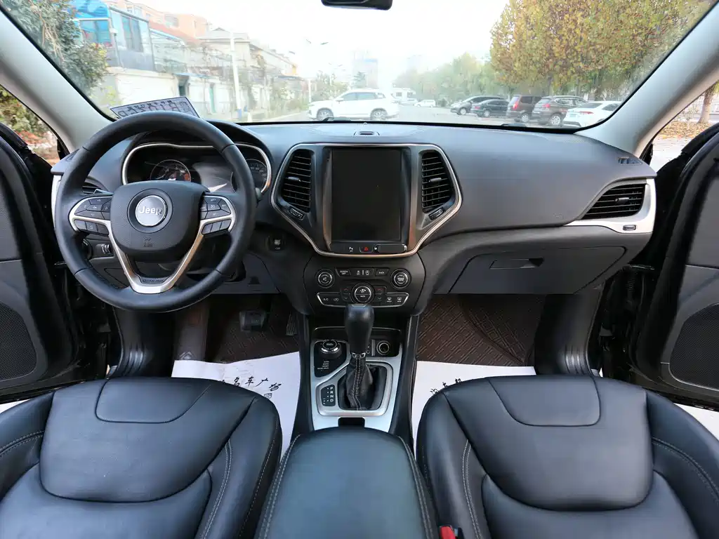 Jeep Cherokee 2.4L Excellence Edition, фото 8