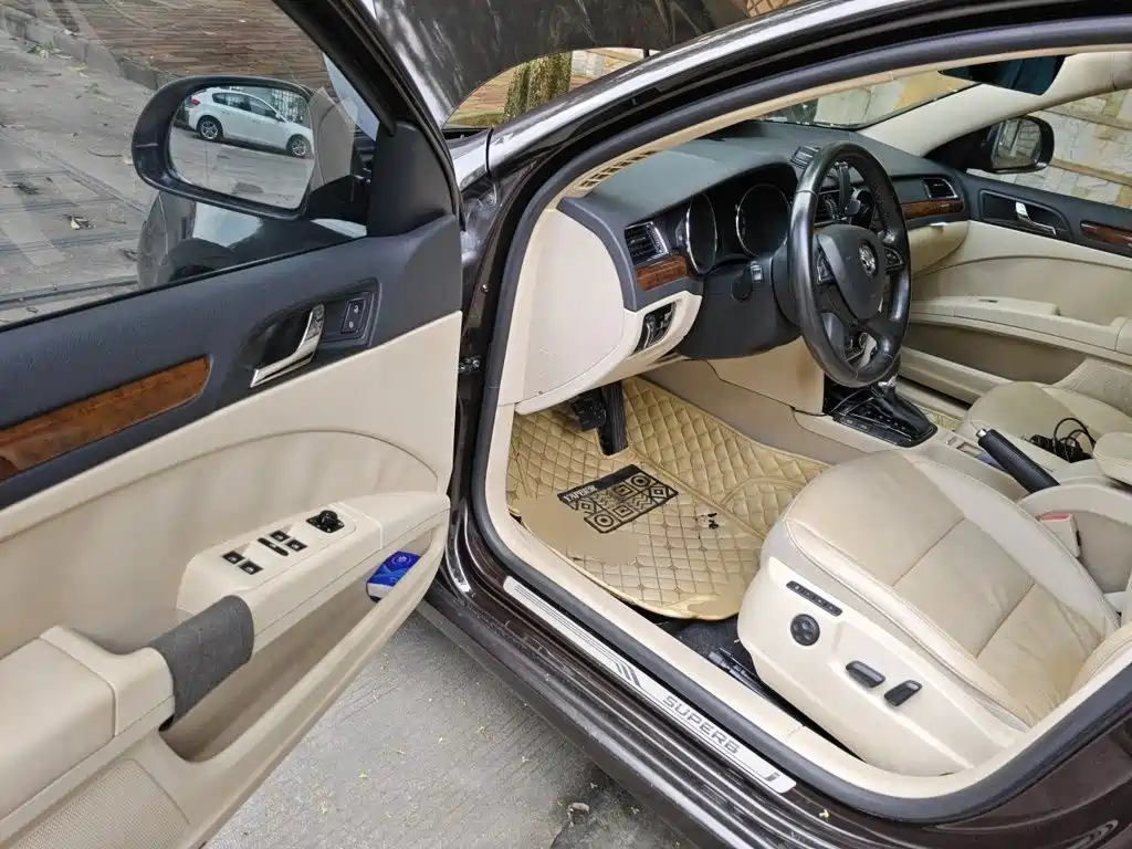 Skoda Superb — миниатюра 12