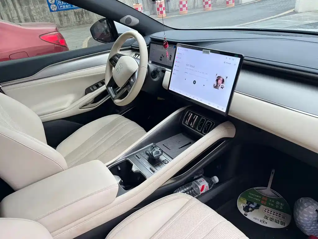 BYD L EV — миниатюра 8