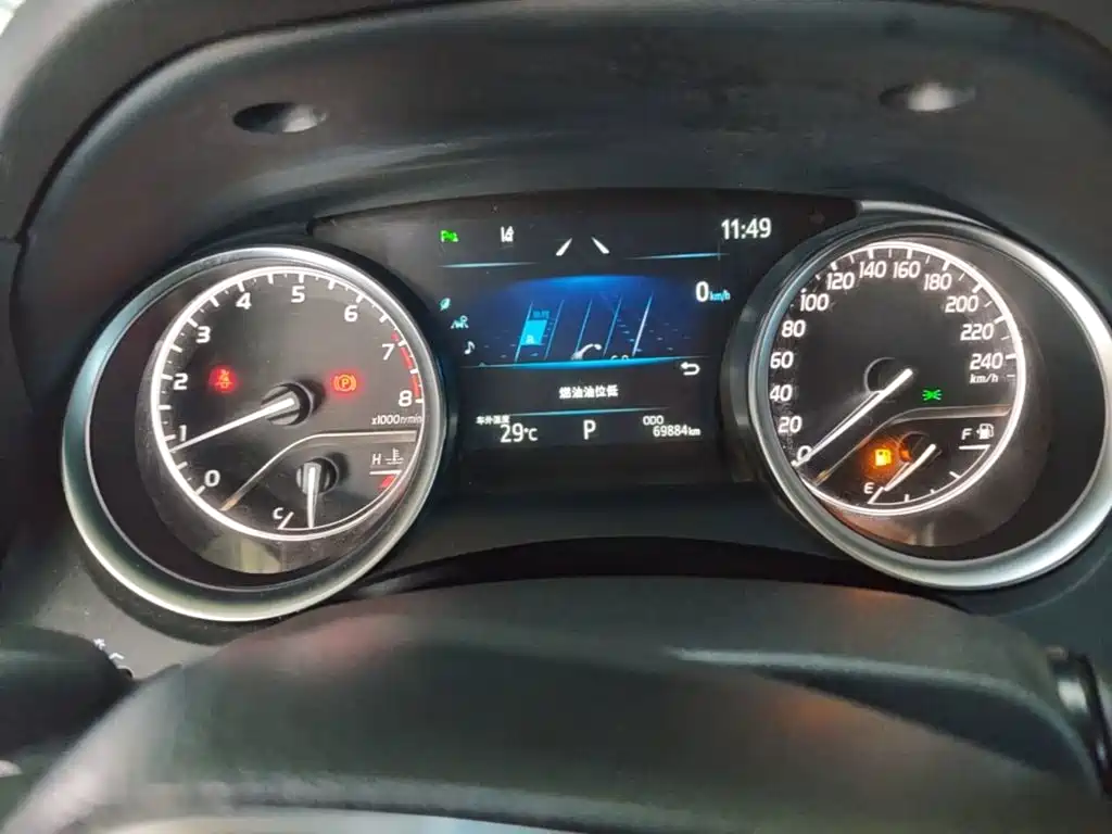 Toyota Camry — миниатюра 12