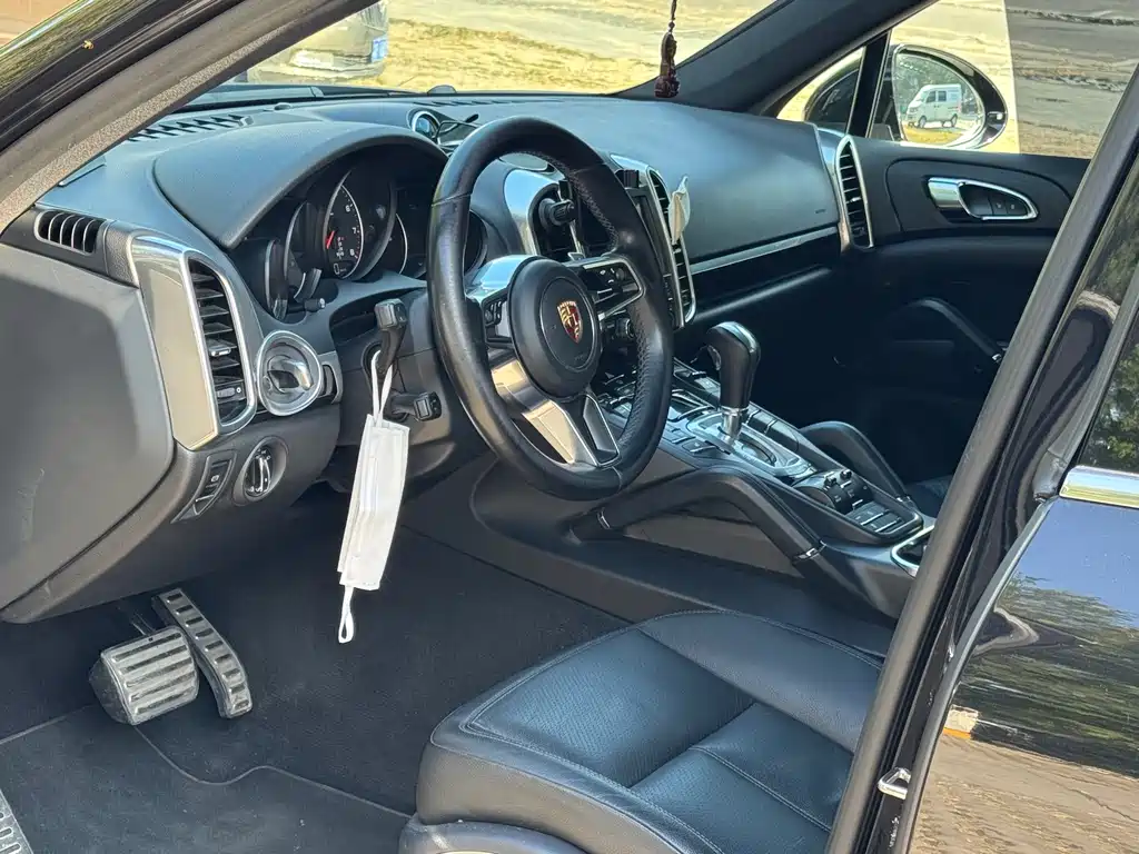 Porsche Cayenne — миниатюра 17