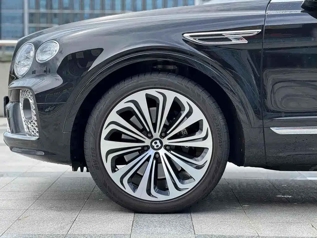 Bentley Bentayga PHEV — миниатюра 23