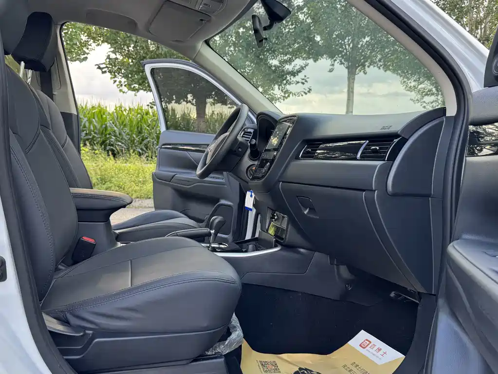 Mitsubishi Outlander — миниатюра 12