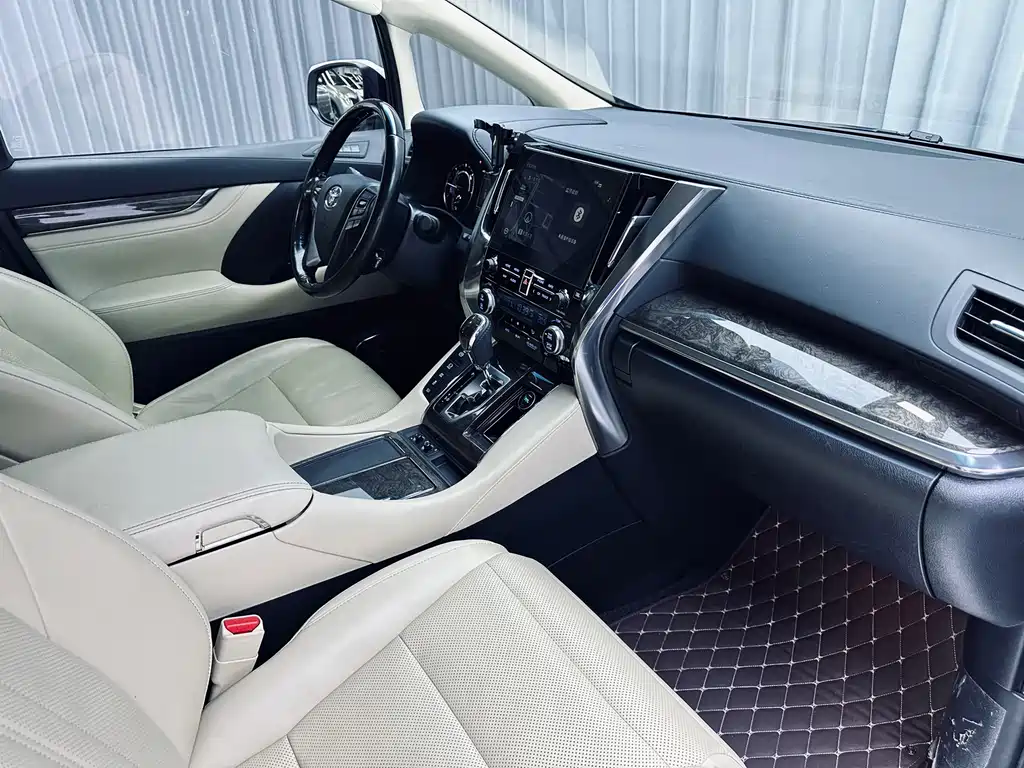 Toyota Alphard — миниатюра 14