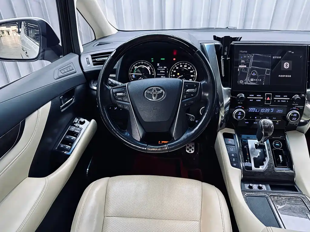 Toyota Alphard — миниатюра 16