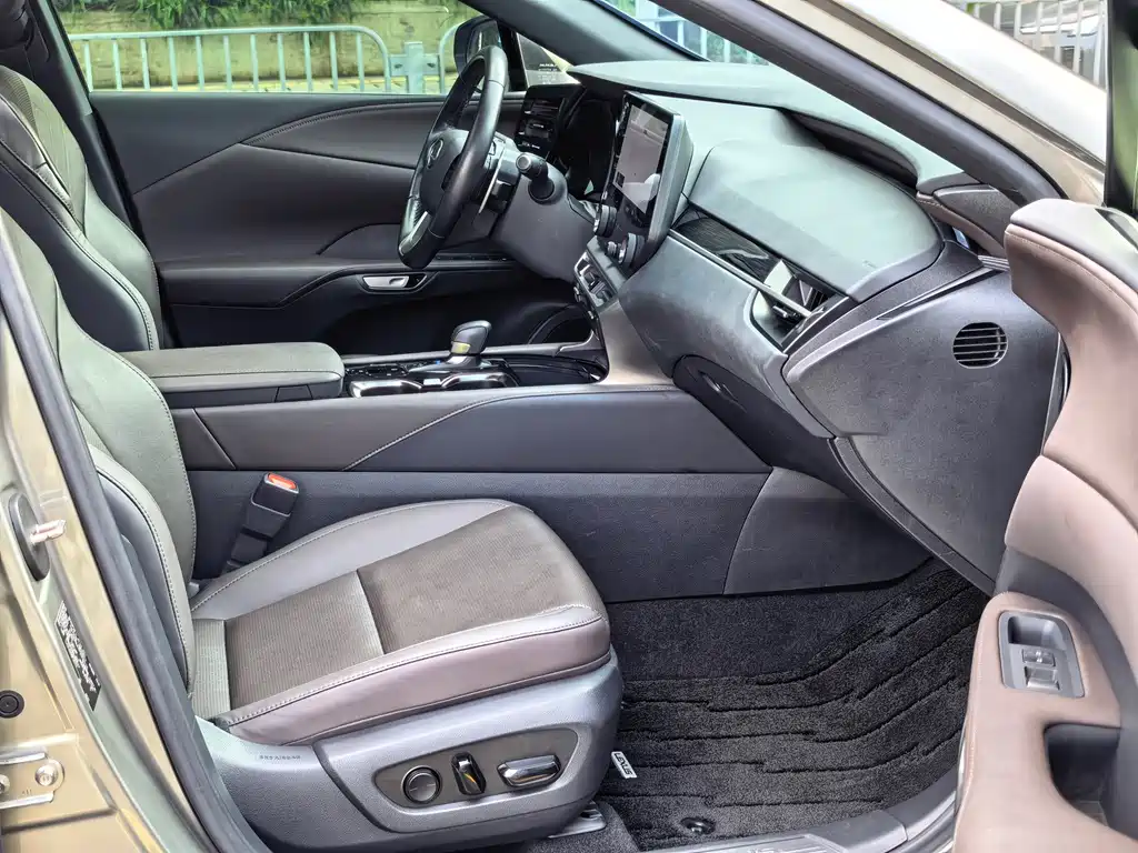 Lexus RX — миниатюра 7