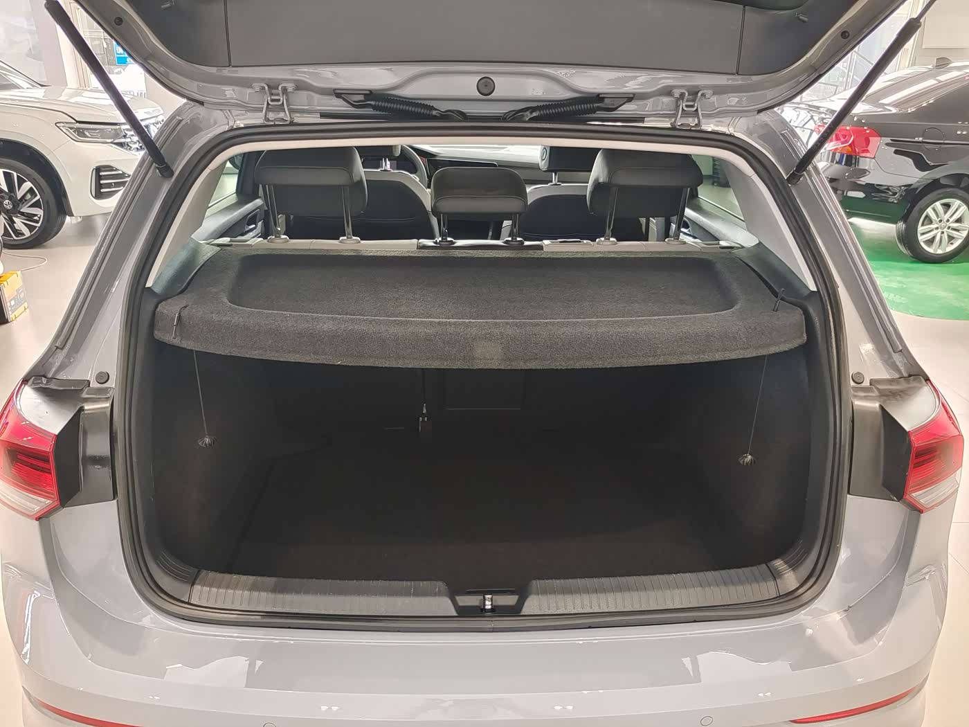 Volkswagen Golf 1.4 л 2023 г. Серебристо-серый, пробег 43000 км