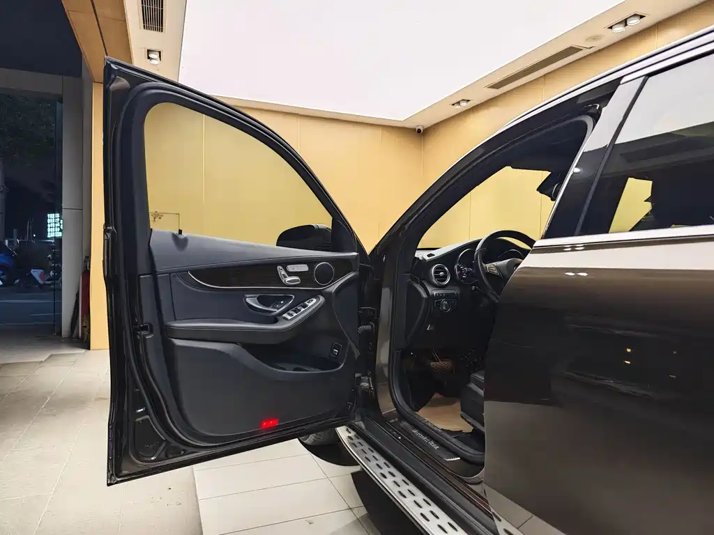Mercedes-Benz GLC 2017 GLC 260 4MATIC Luxury