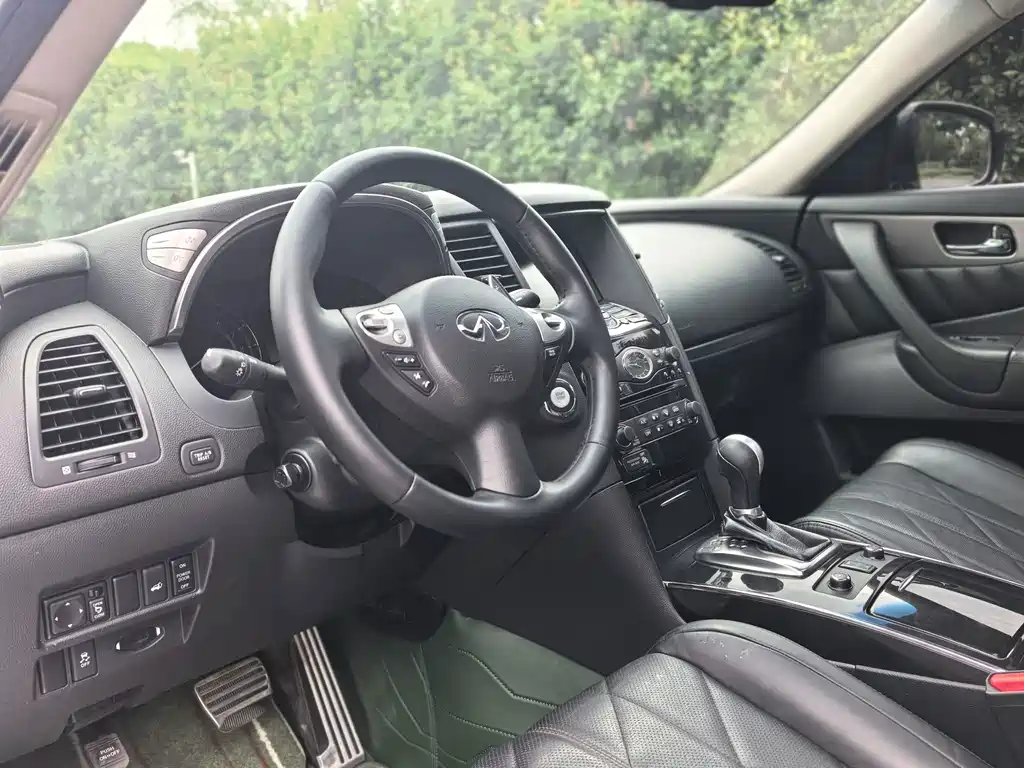 Infiniti QX70 — миниатюра 14