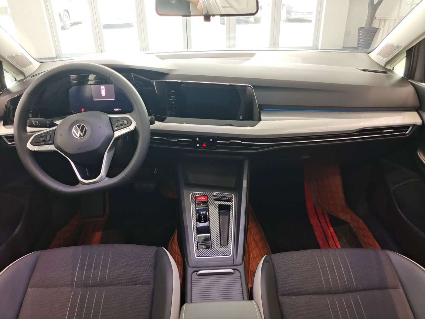 Volkswagen Golf 1.4 л 2023 г. Серебристо-серый, пробег 43000 км