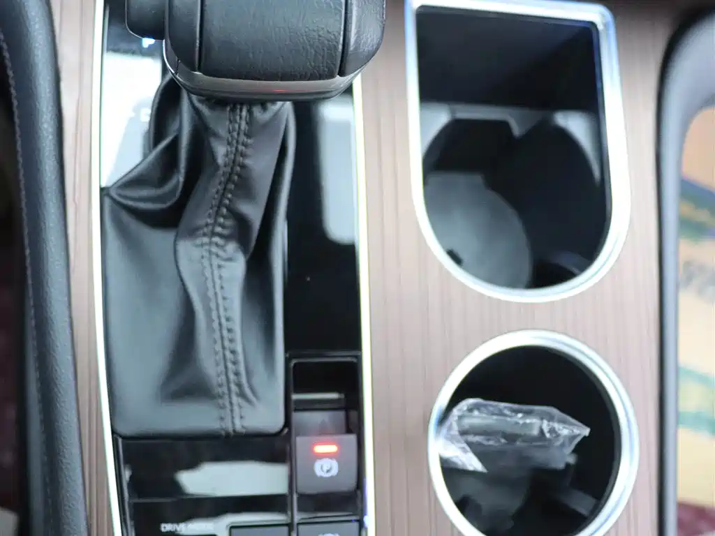 Toyota Granvia 2022 2.5L Luxury
