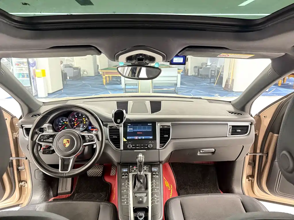 Porsche Macan — миниатюра 14