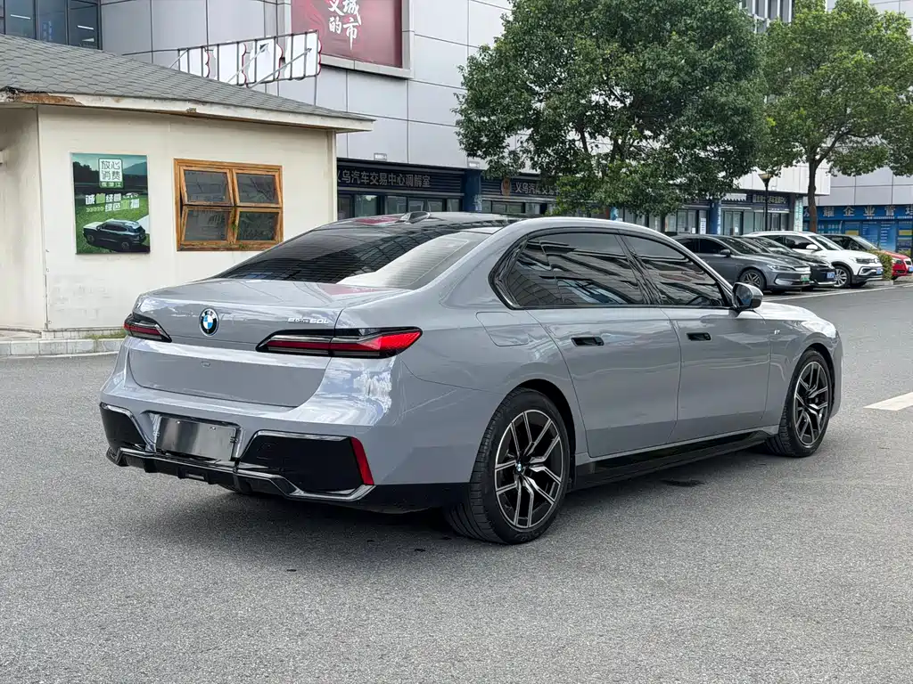 BMW i7 — миниатюра 7