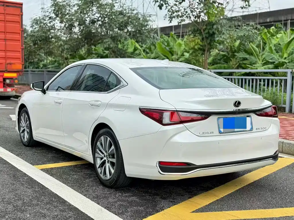 Lexus ES — миниатюра 3