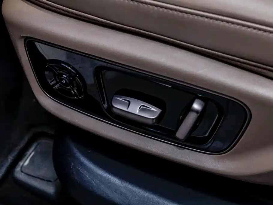 Li Auto Li MEGA — миниатюра 15