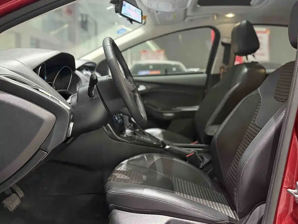 Ford Focus 2018 EcoBoost 180 AT Elite