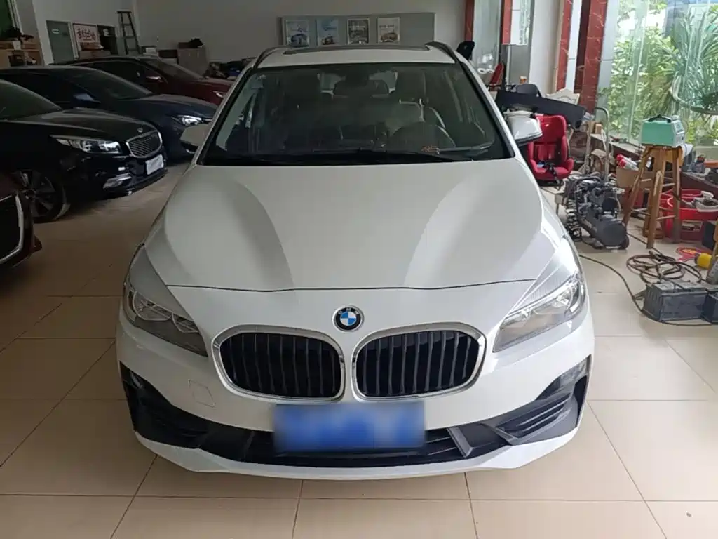 BMW 2 Series Active Tourer - фото 3