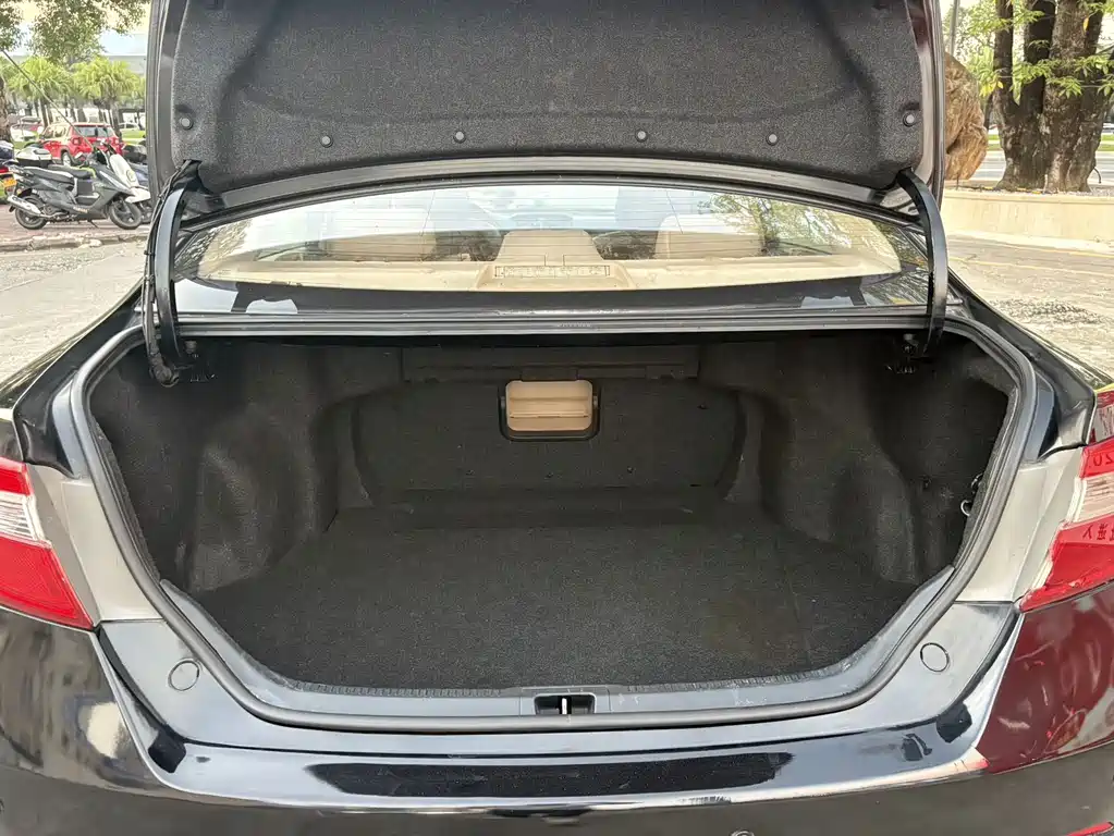 Toyota Camry — миниатюра 12
