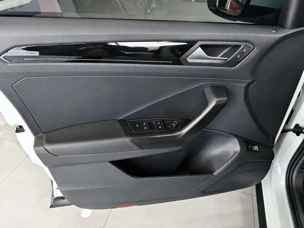 VOLKSWAGEN T ROC EXPLORING SONGS