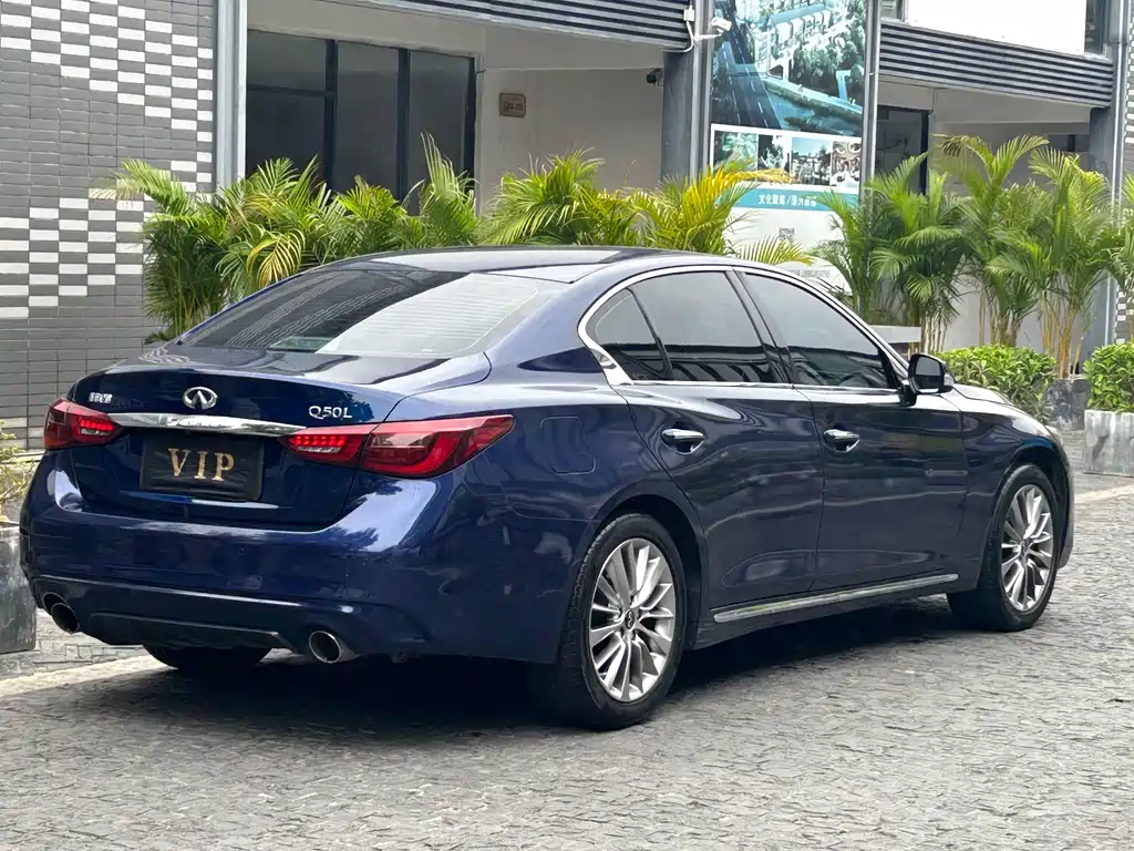 INFINITI Q50L
