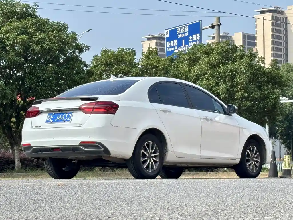Geely Emgrand — миниатюра 6