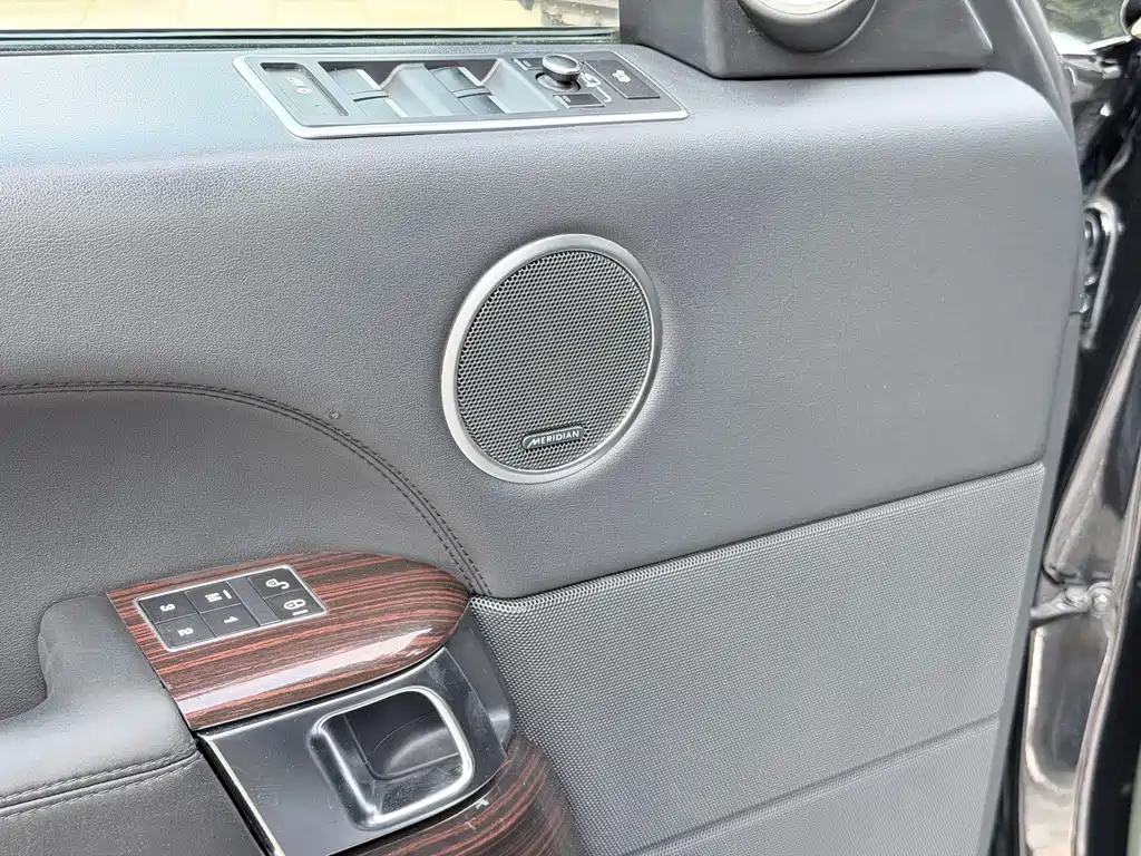 Land Rover Range Rover — миниатюра 12