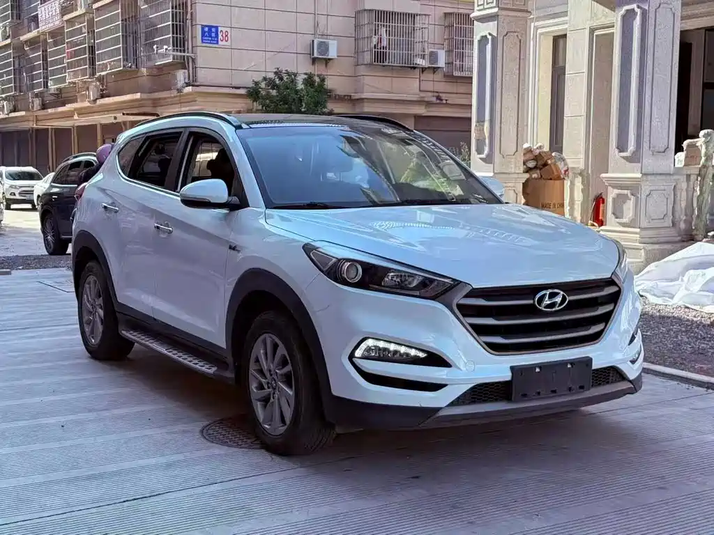 HYUNDAI TUCSON