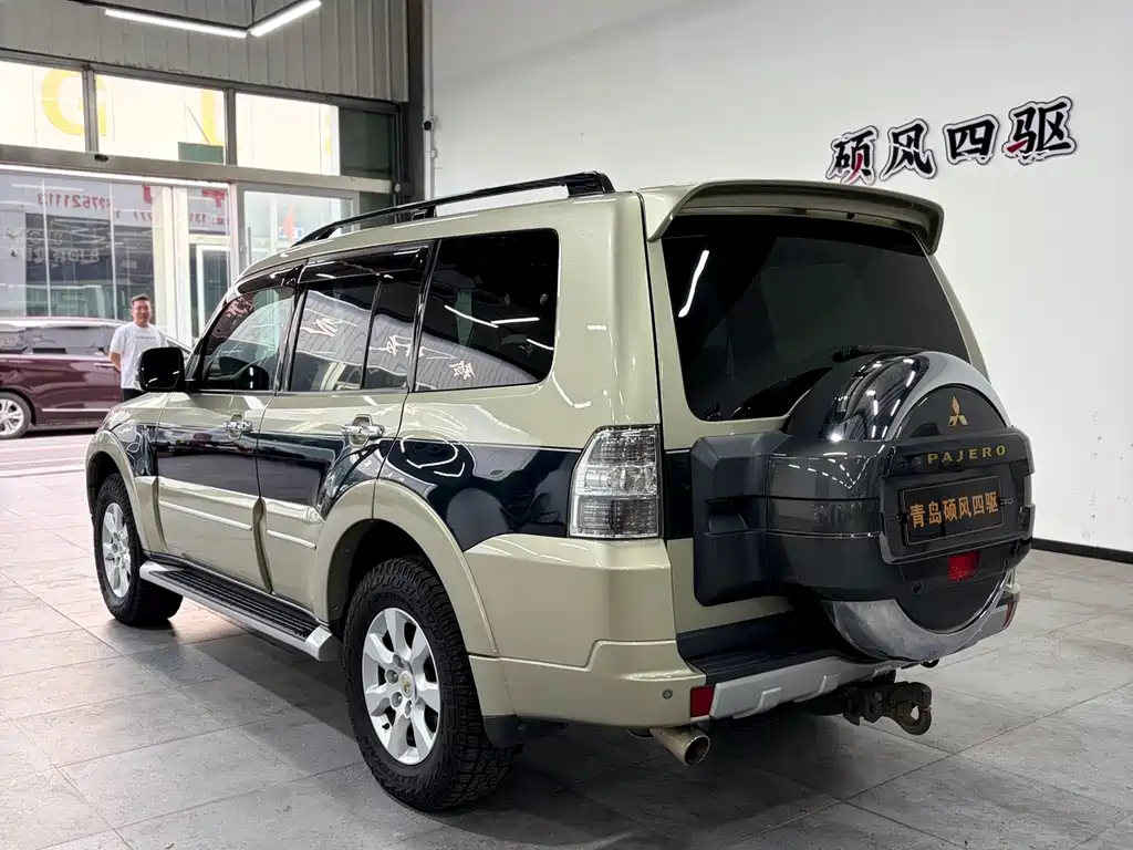 Mitsubishi Pajero (Import) — миниатюра 3