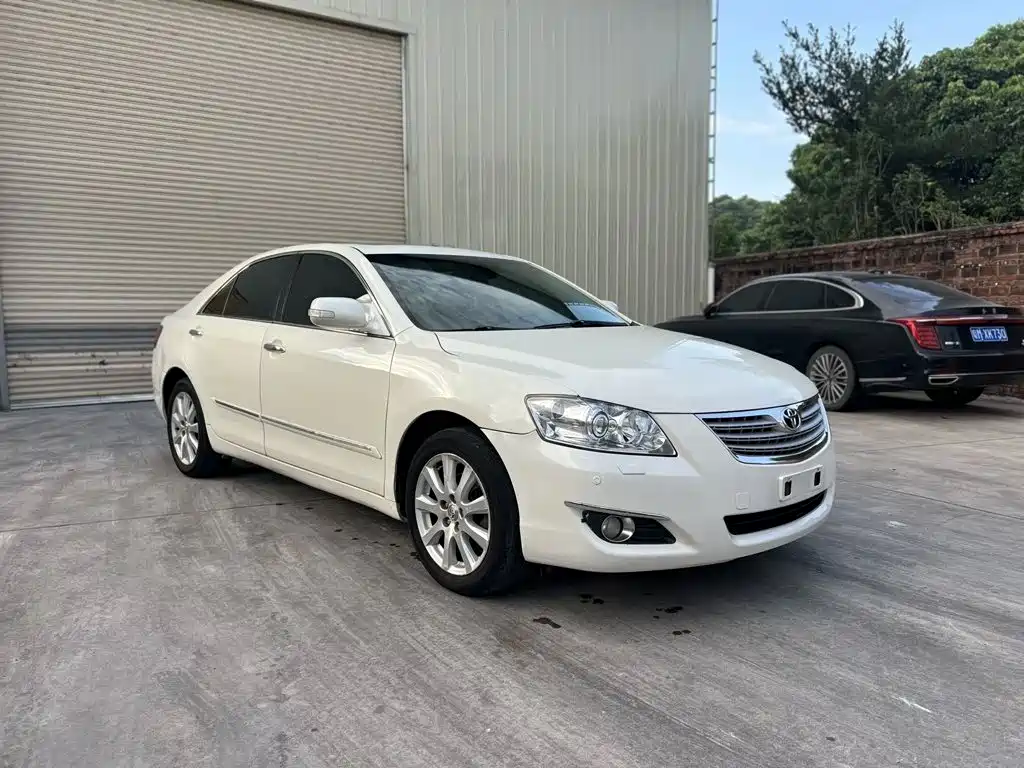 Toyota Camry — миниатюра 3