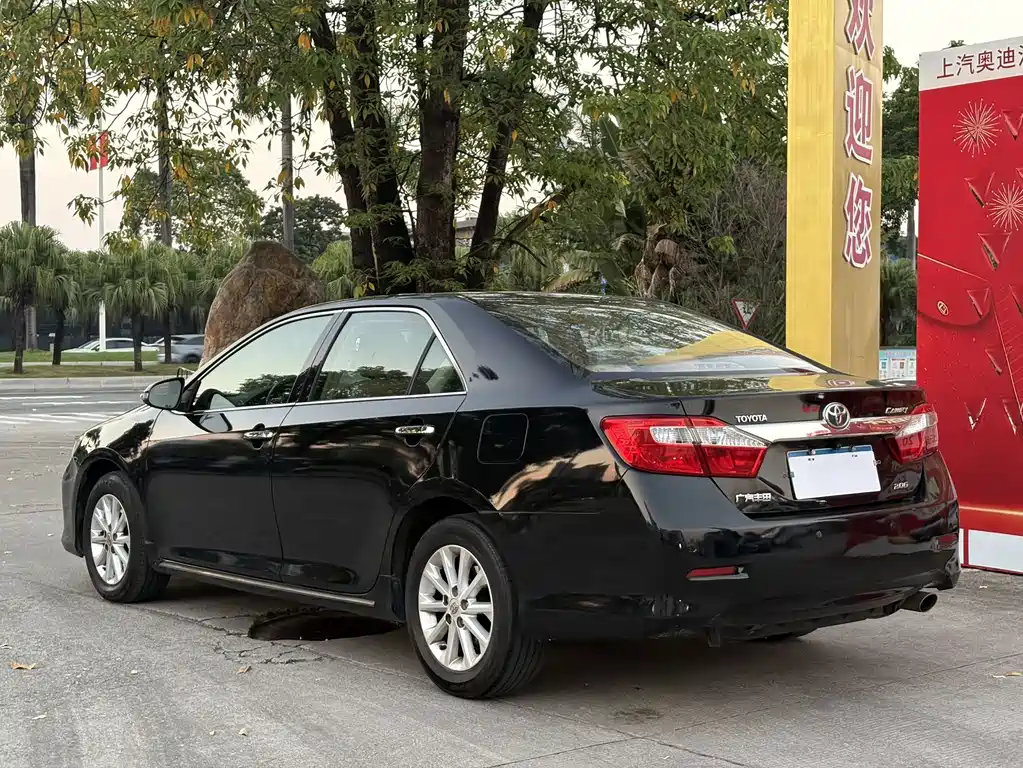 Toyota Camry — миниатюра 11