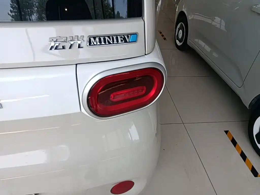 Wuling MINIEV — миниатюра 8