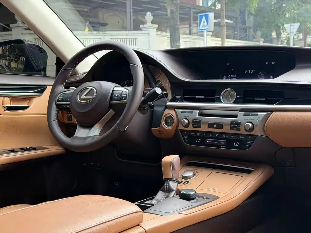 Lexus ES — миниатюра 15